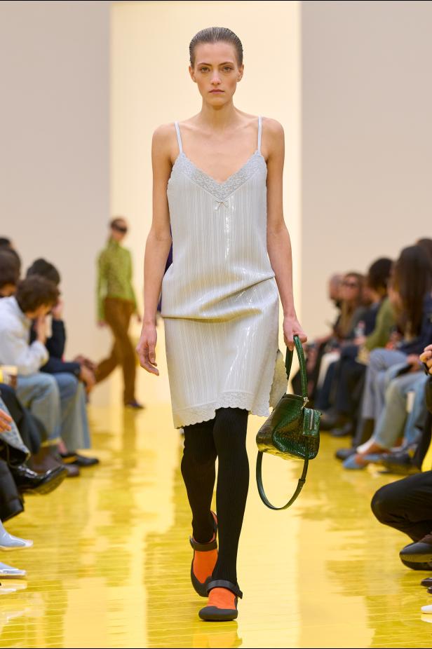 عرض أزياء Loewe لخريف وشتاء 2027