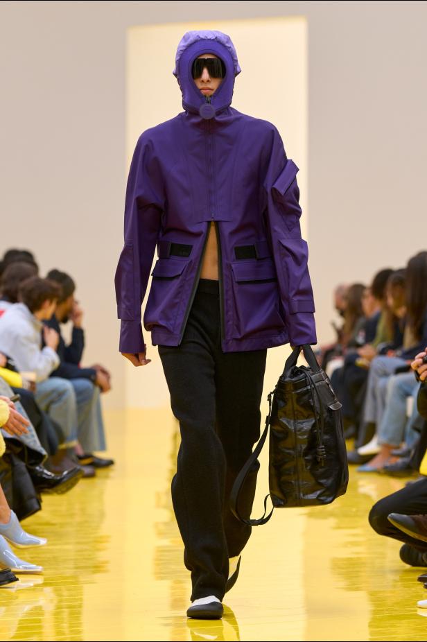 عرض أزياء Loewe لخريف وشتاء 2027