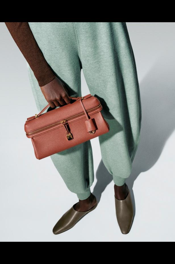 Loro Piana‏ تكشف عن مجموعتها لخريف وشتاء 2026-2027... ‏‎"‎تأملات بدوية" في قلب ميلانو