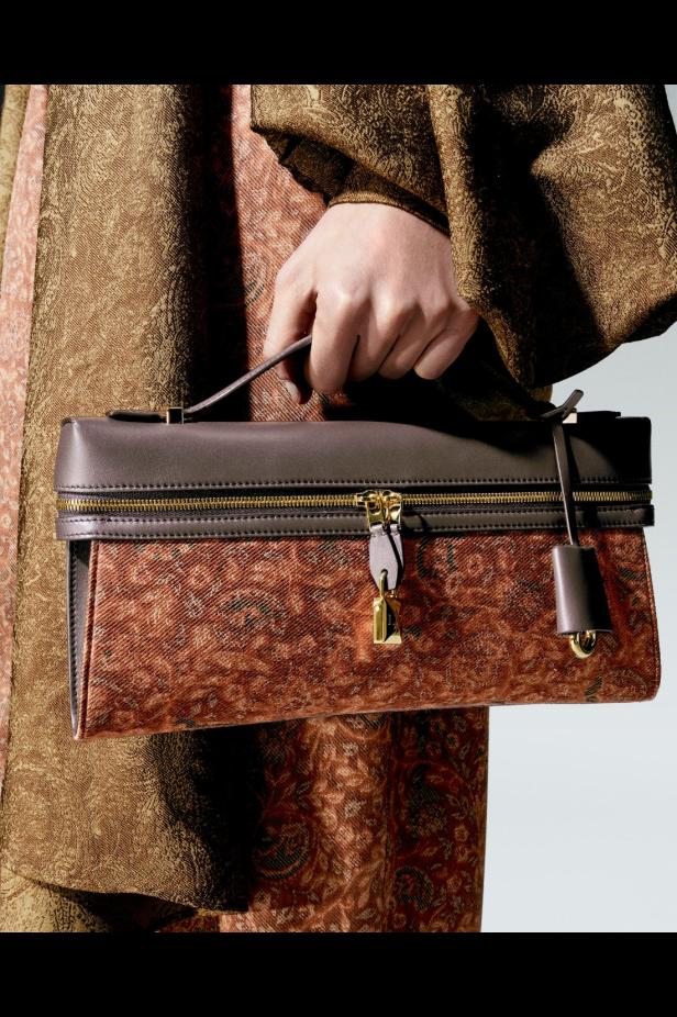 Loro Piana‏ تكشف عن مجموعتها لخريف وشتاء 2026-2027... ‏‎"‎تأملات بدوية" في قلب ميلانو