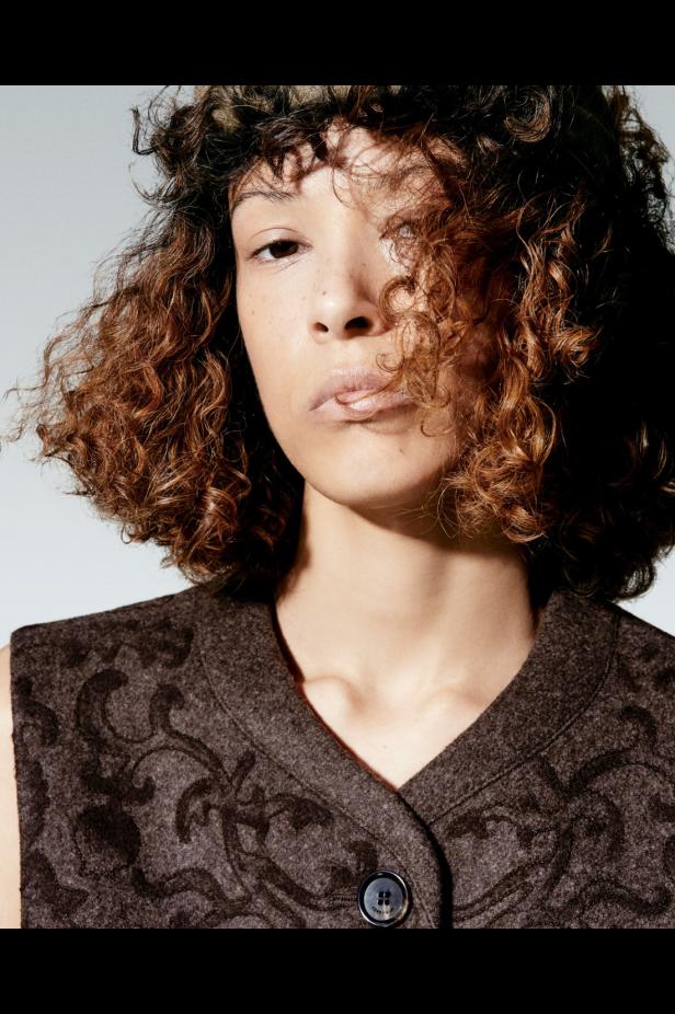 Loro Piana‏ تكشف عن مجموعتها لخريف وشتاء 2026-2027... ‏‎"‎تأملات بدوية" في قلب ميلانو