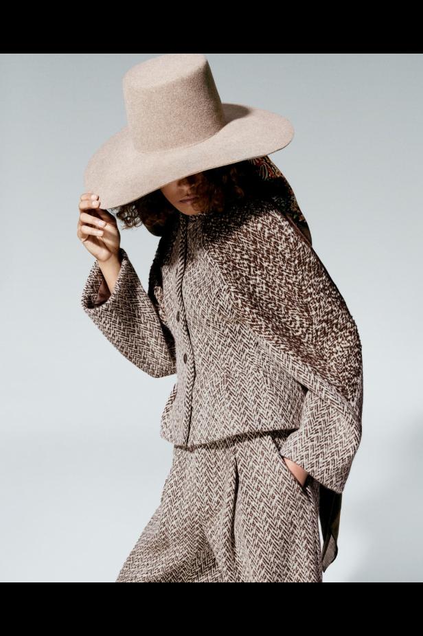 Loro Piana‏ تكشف عن مجموعتها لخريف وشتاء 2026-2027... ‏‎"‎تأملات بدوية" في قلب ميلانو