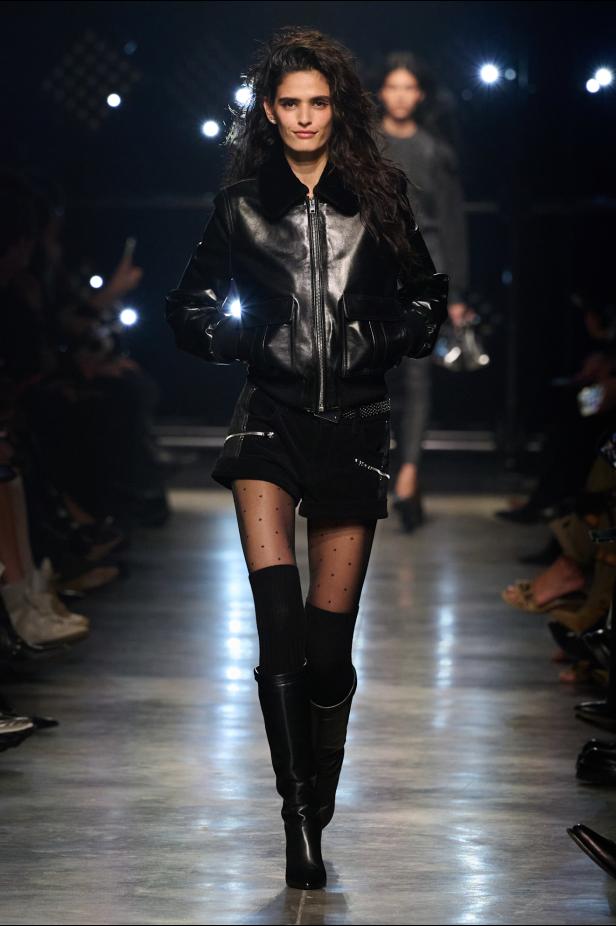 Isabel Marant‏ تحتفل كعادتها بالمرأة الواثقة والعفوية في مجموعة خريف 2026‏