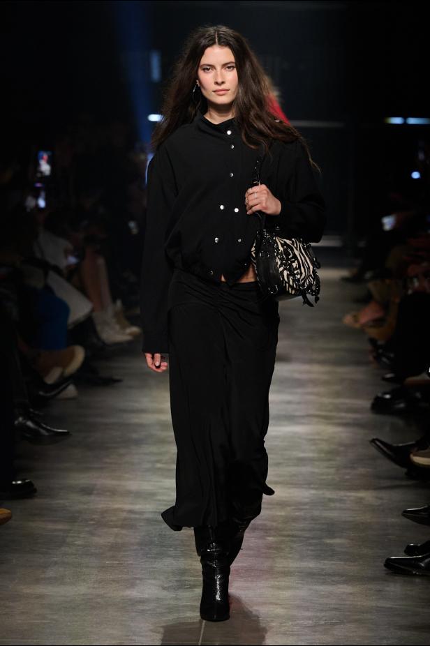 Isabel Marant‏ تحتفل كعادتها بالمرأة الواثقة والعفوية في مجموعة خريف 2026‏