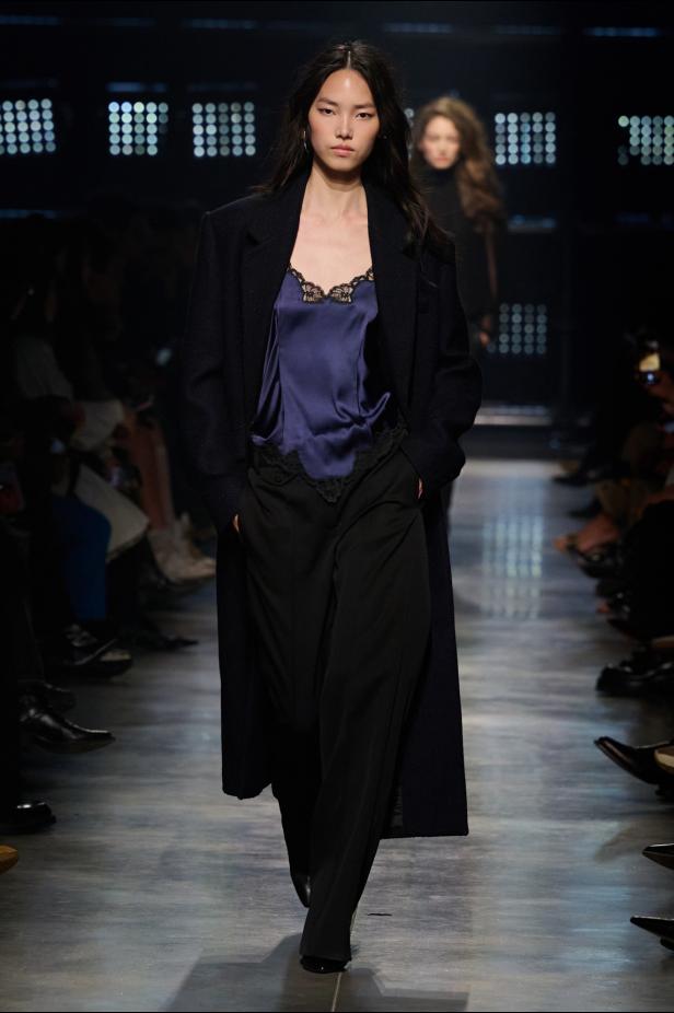 Isabel Marant‏ تحتفل كعادتها بالمرأة الواثقة والعفوية في مجموعة خريف 2026‏