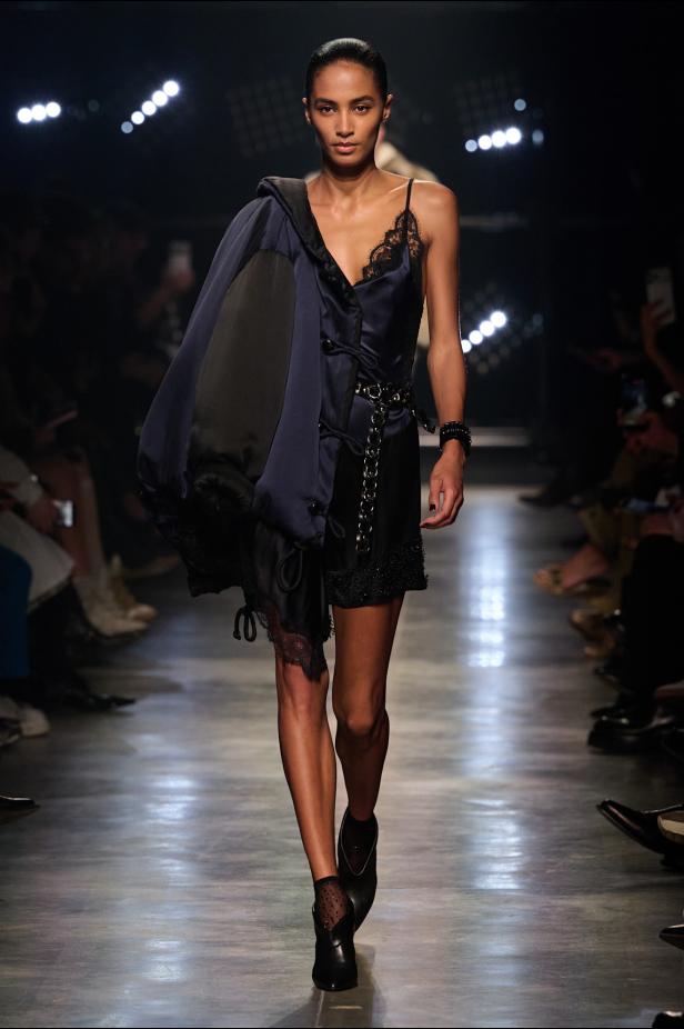 Isabel Marant‏ تحتفل كعادتها بالمرأة الواثقة والعفوية في مجموعة خريف 2026‏