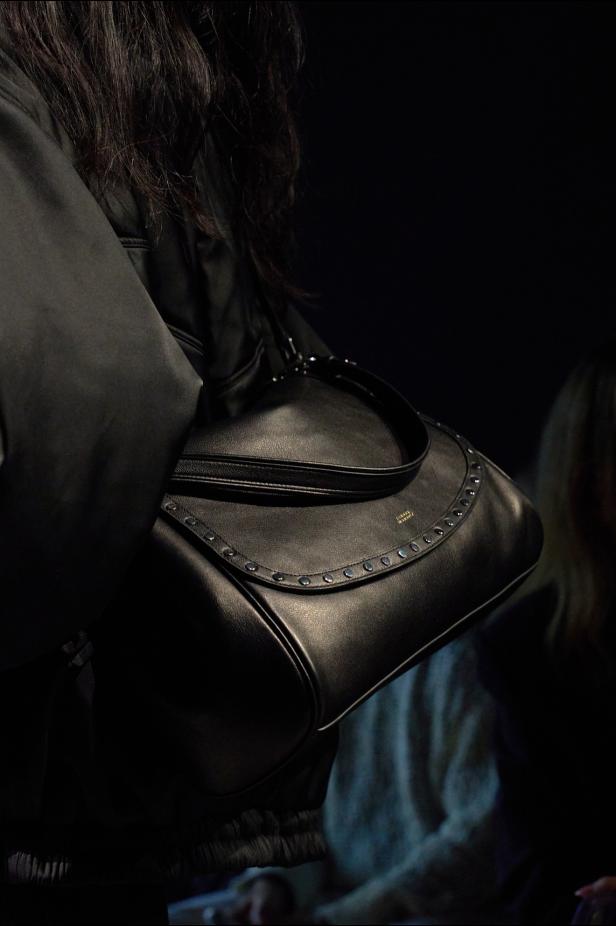 Isabel Marant‏ تحتفل كعادتها بالمرأة الواثقة والعفوية في مجموعة خريف 2026‏