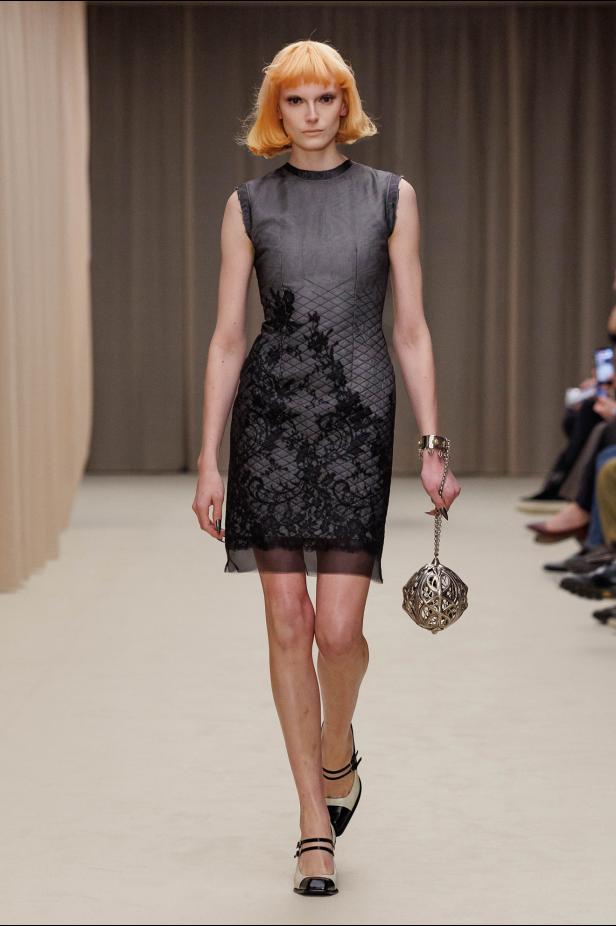 ما خلف الكمال في مجموعة McQueen خريف وشتاء 2026 للملابس الجاهزة