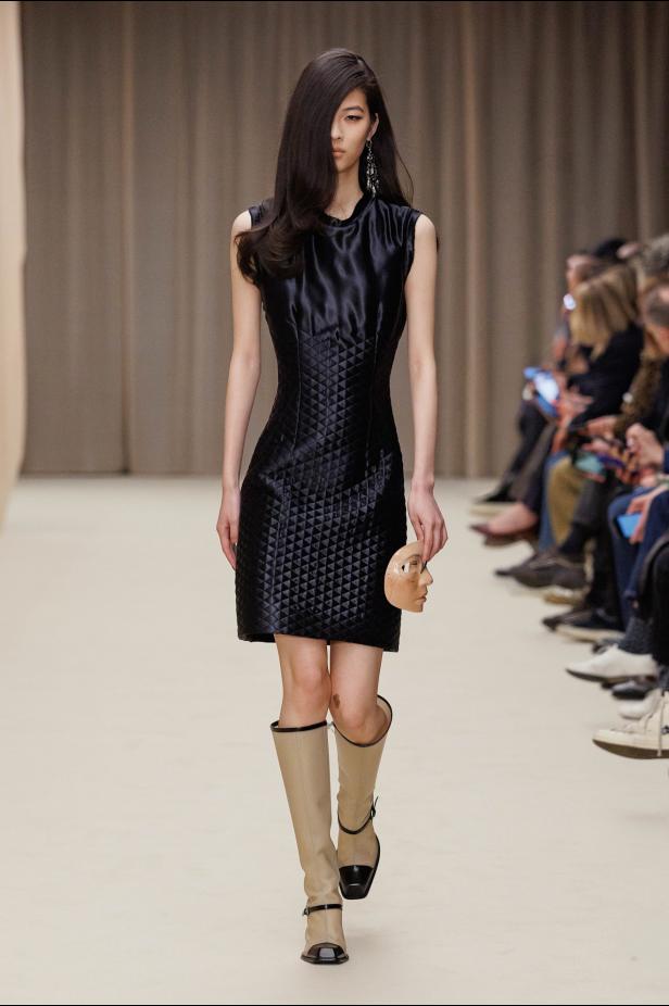 ما خلف الكمال في مجموعة McQueen خريف وشتاء 2026 للملابس الجاهزة