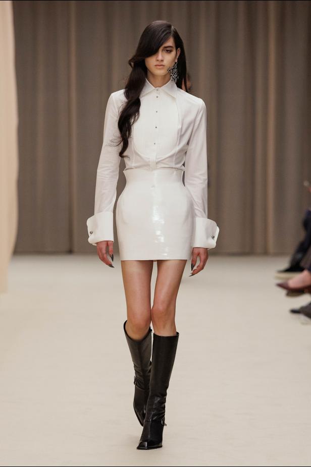 ما خلف الكمال في مجموعة McQueen خريف وشتاء 2026 للملابس الجاهزة