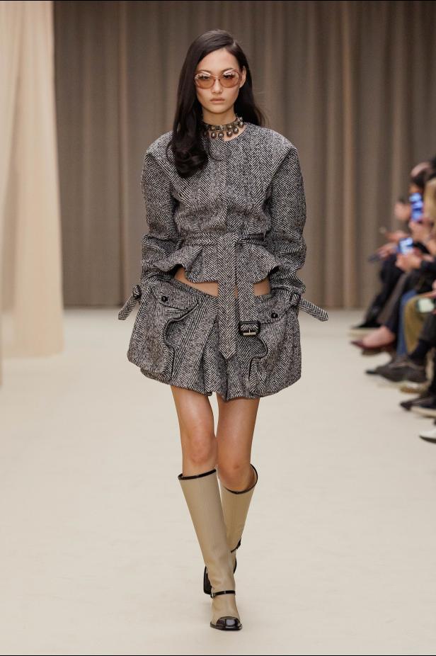 ما خلف الكمال في مجموعة McQueen خريف وشتاء 2026 للملابس الجاهزة