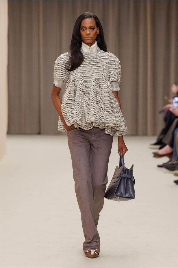 ما خلف الكمال في مجموعة McQueen خريف وشتاء 2026 للملابس الجاهزة