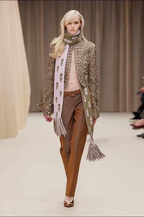 ما خلف الكمال في مجموعة McQueen خريف وشتاء 2026 للملابس الجاهزة