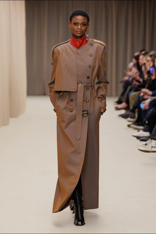 ما خلف الكمال في مجموعة McQueen خريف وشتاء 2026 للملابس الجاهزة