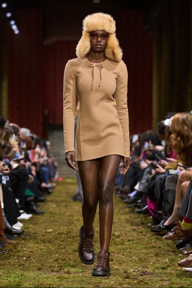 مجموعة‎ Miu Miu ‎لخريف 2026... صدى عاطفي وشعور يتجلى في الأزياء