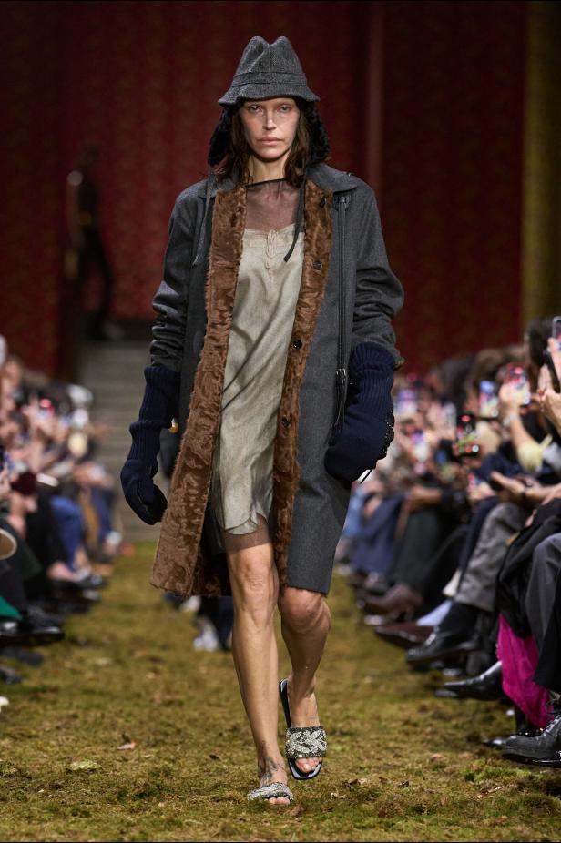 مجموعة‎ Miu Miu ‎لخريف 2026... صدى عاطفي وشعور يتجلى في الأزياء