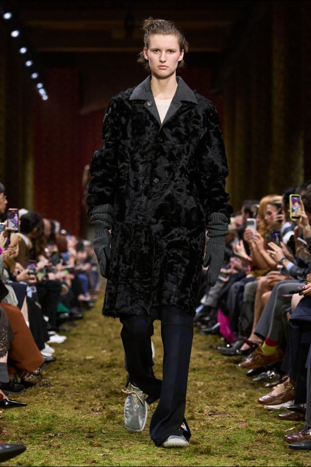 مجموعة‎ Miu Miu ‎لخريف 2026... صدى عاطفي وشعور يتجلى في الأزياء