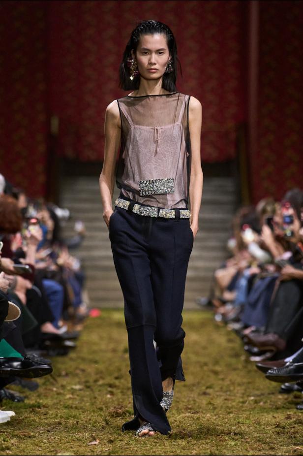 مجموعة‎ Miu Miu ‎لخريف 2026... صدى عاطفي وشعور يتجلى في الأزياء