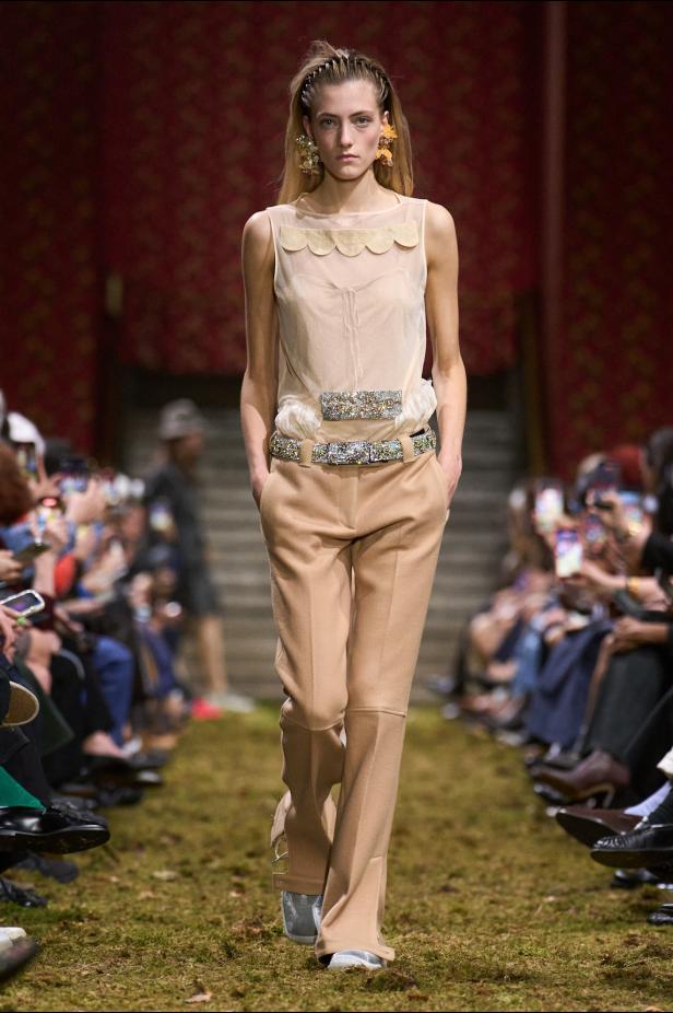 مجموعة‎ Miu Miu ‎لخريف 2026... صدى عاطفي وشعور يتجلى في الأزياء