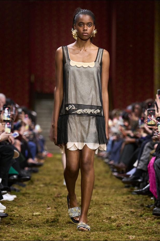 مجموعة‎ Miu Miu ‎لخريف 2026... صدى عاطفي وشعور يتجلى في الأزياء