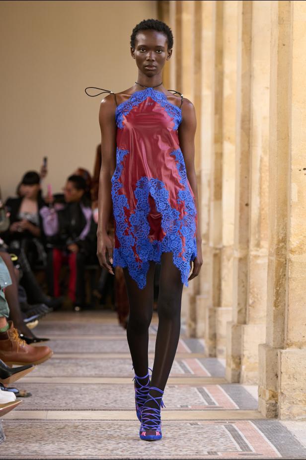 التمرّد يتحوّل إلى حالة في مجموعة ‏Off-White‎‏ لخريف وشتاء 2026‏