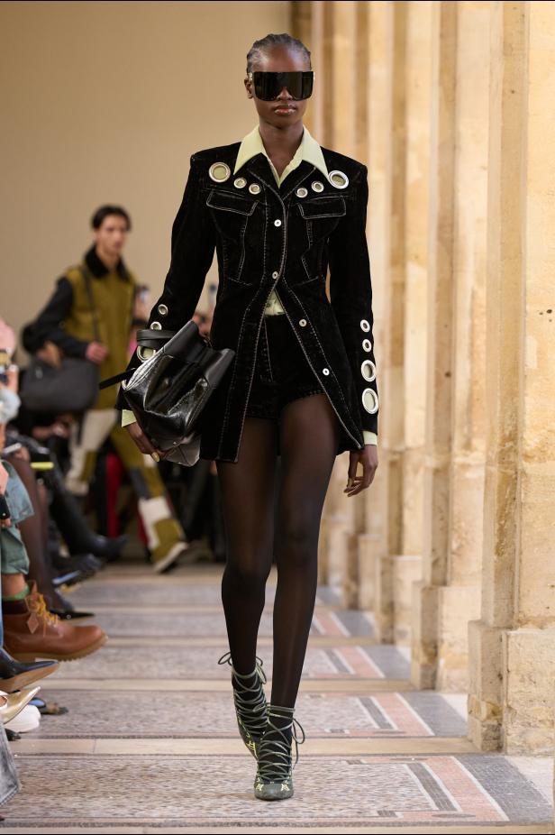 التمرّد يتحوّل إلى حالة في مجموعة ‏Off-White‎‏ لخريف وشتاء 2026‏