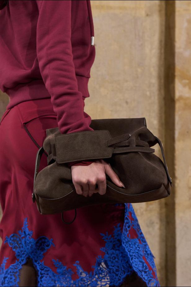 التمرّد يتحوّل إلى حالة في مجموعة ‏Off-White‎‏ لخريف وشتاء 2026‏