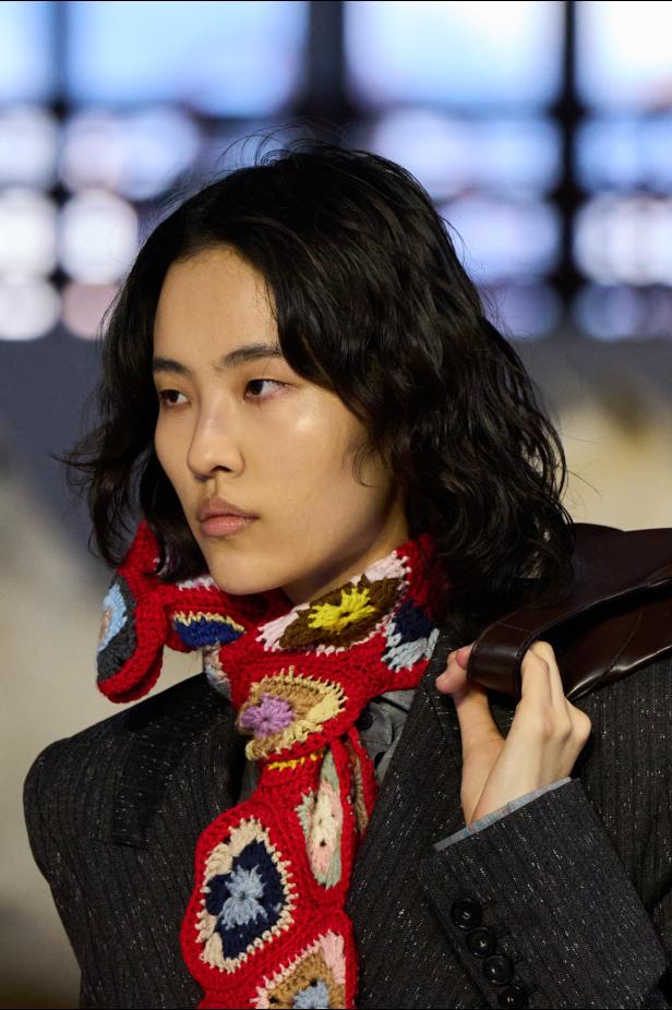 مجموعة ستيلا ماكارتني لخريف وشتاء 2026... سيمفونية الخيول وأناقة الثمانينيات المستدامة