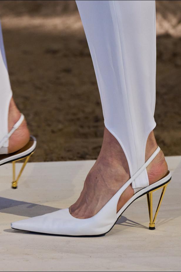 مجموعة ستيلا ماكارتني لخريف وشتاء 2026... سيمفونية الخيول وأناقة الثمانينيات المستدامة