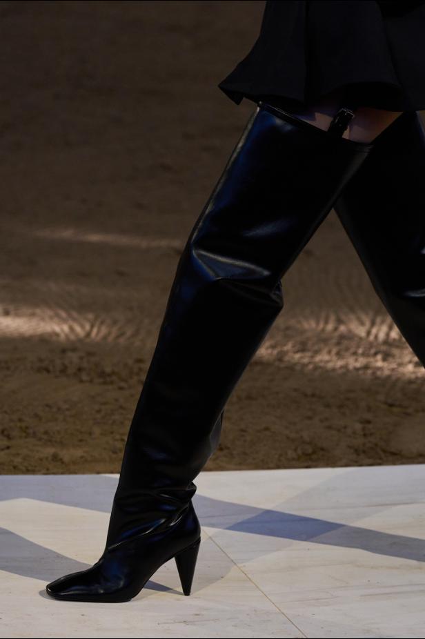 مجموعة ستيلا ماكارتني لخريف وشتاء 2026... سيمفونية الخيول وأناقة الثمانينيات المستدامة