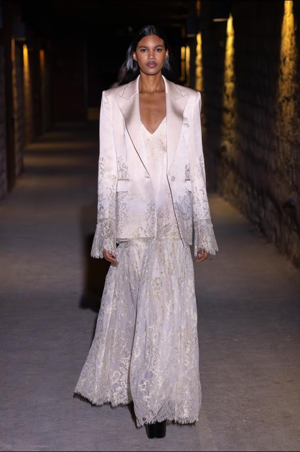 مجموعة Ungaro لخريف وشتاء 2027 في باريس