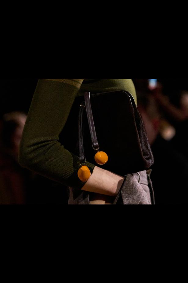 مجموعة فيكتوريا بيكهام لخريف 2026... لوحات فنية تجسد الأنوثة بلمسات "آرت ديكو"‏