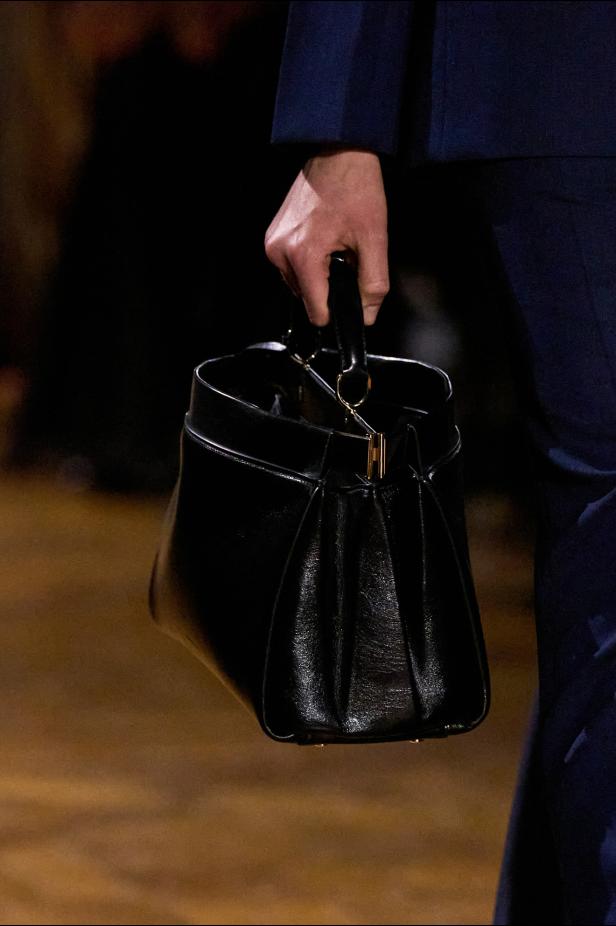 مجموعة فيكتوريا بيكهام لخريف 2026... لوحات فنية تجسد الأنوثة بلمسات "آرت ديكو"‏