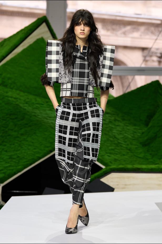 الطبيعة تلهم الأزياء في مجموعة لويس فويتون لموسم خريف 2026