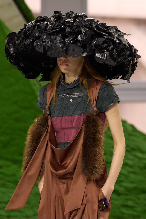 الطبيعة تلهم الأزياء في مجموعة لويس فويتون لموسم خريف 2026