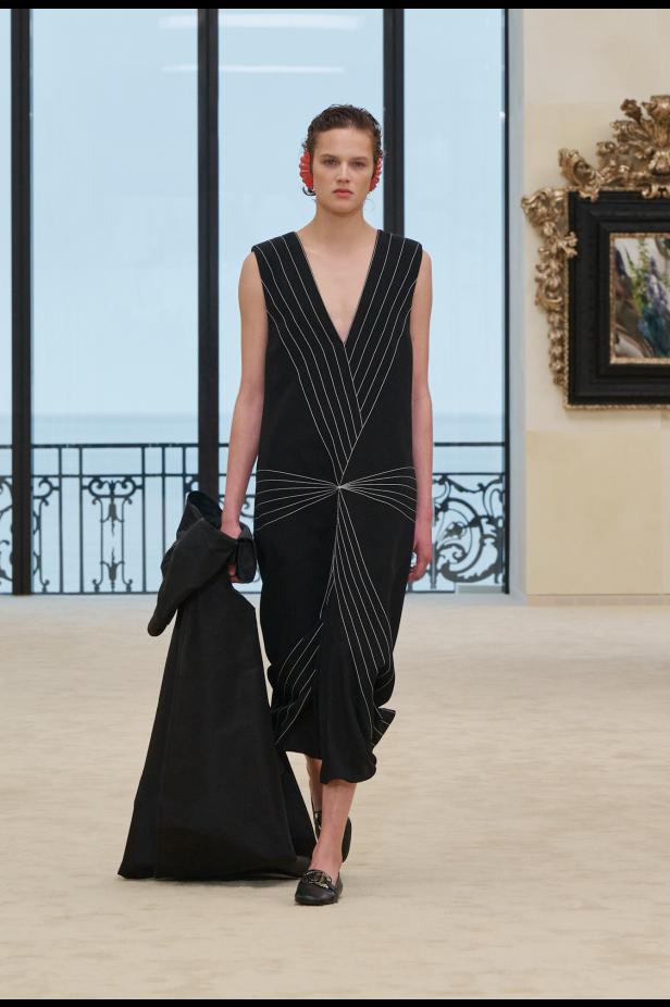 شواطئ بياريتز تحتضن مواجهة بين جذور شانيل ورؤيتها المعاصرة في مجموعة كروز 2026/2027