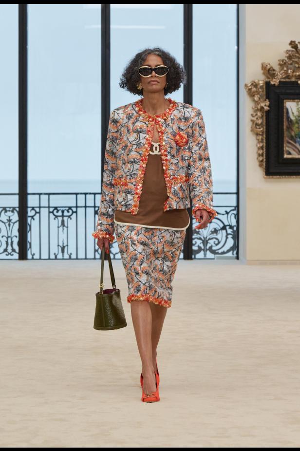 شواطئ بياريتز تحتضن مواجهة بين جذور شانيل ورؤيتها المعاصرة في مجموعة كروز 2026/2027