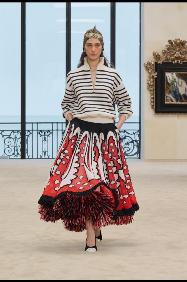 شواطئ بياريتز تحتضن مواجهة بين جذور شانيل ورؤيتها المعاصرة في مجموعة كروز 2026/2027