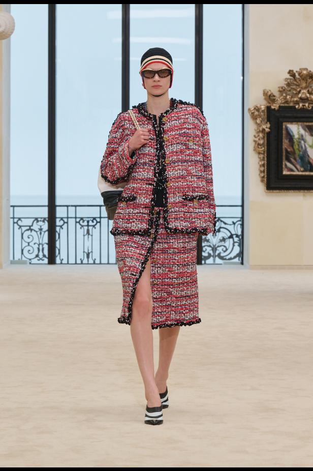 شواطئ بياريتز تحتضن مواجهة بين جذور شانيل ورؤيتها المعاصرة في مجموعة كروز 2026/2027