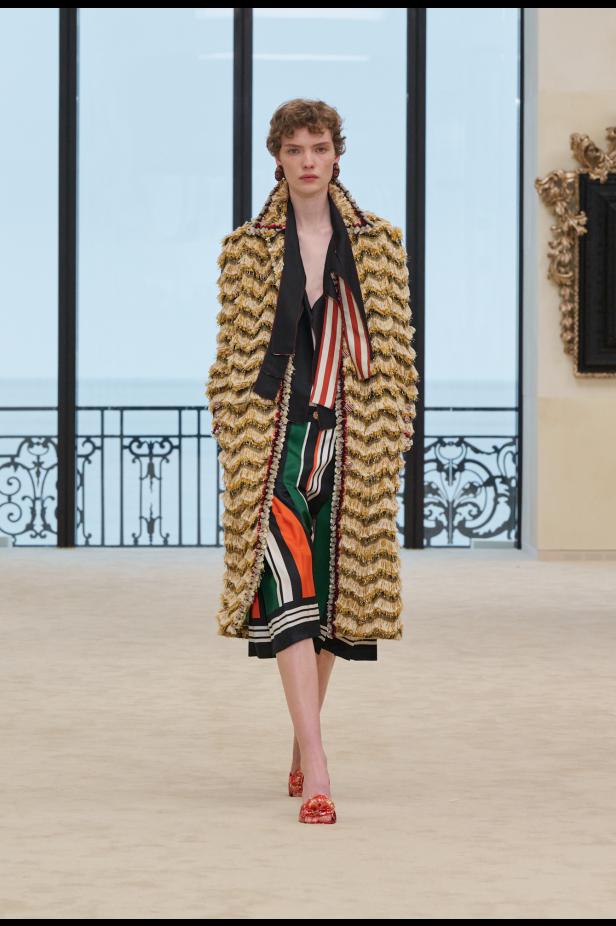 شواطئ بياريتز تحتضن مواجهة بين جذور شانيل ورؤيتها المعاصرة في مجموعة كروز 2026/2027