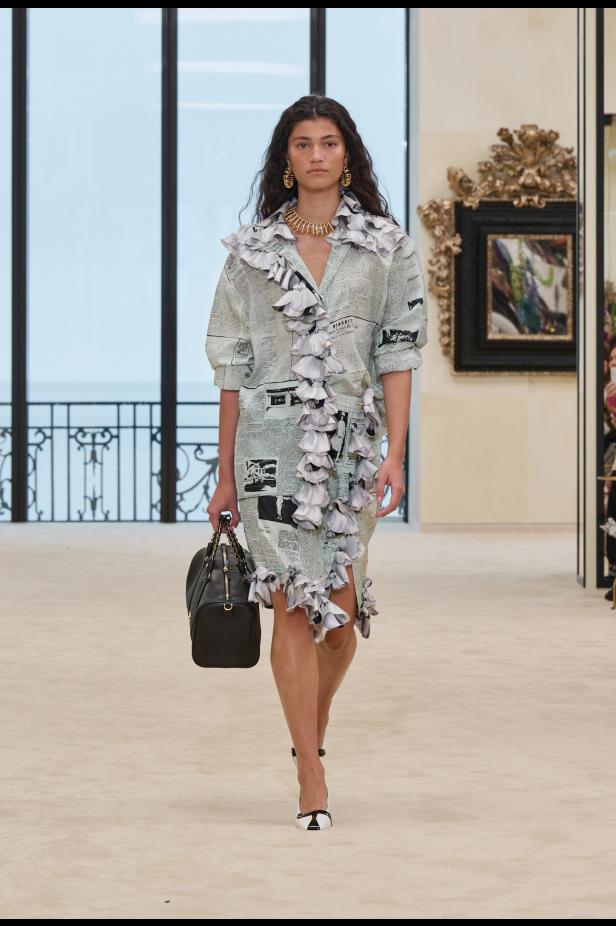 شواطئ بياريتز تحتضن مواجهة بين جذور شانيل ورؤيتها المعاصرة في مجموعة كروز 2026/2027