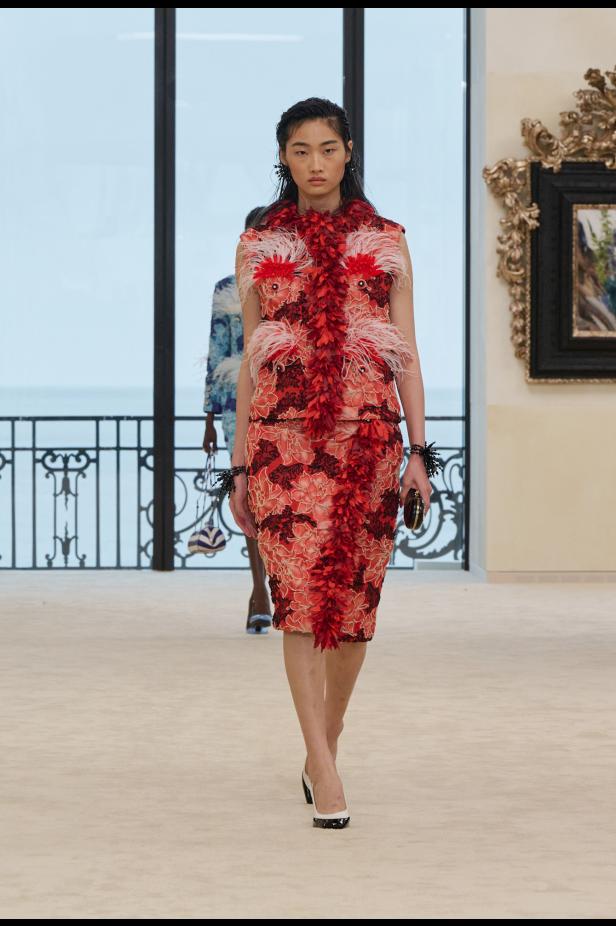 شواطئ بياريتز تحتضن مواجهة بين جذور شانيل ورؤيتها المعاصرة في مجموعة كروز 2026/2027