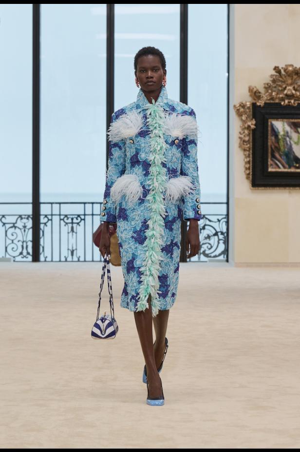 شواطئ بياريتز تحتضن مواجهة بين جذور شانيل ورؤيتها المعاصرة في مجموعة كروز 2026/2027