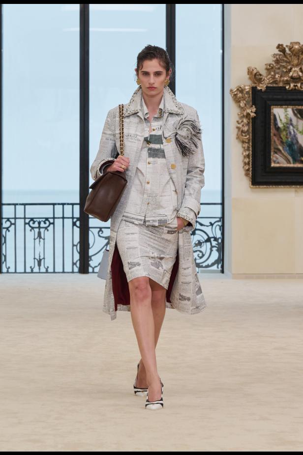 شواطئ بياريتز تحتضن مواجهة بين جذور شانيل ورؤيتها المعاصرة في مجموعة كروز 2026/2027