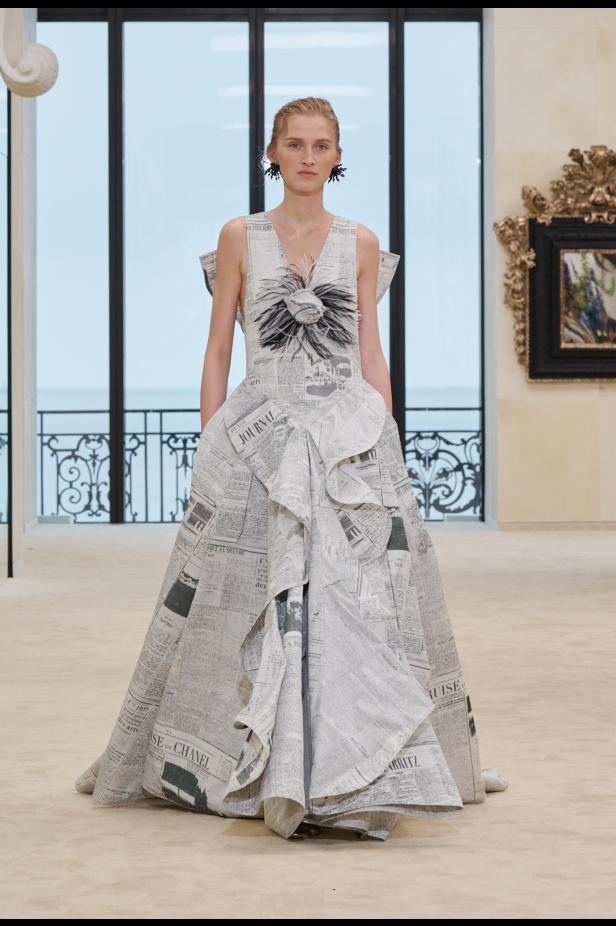 شواطئ بياريتز تحتضن مواجهة بين جذور شانيل ورؤيتها المعاصرة في مجموعة كروز 2026/2027