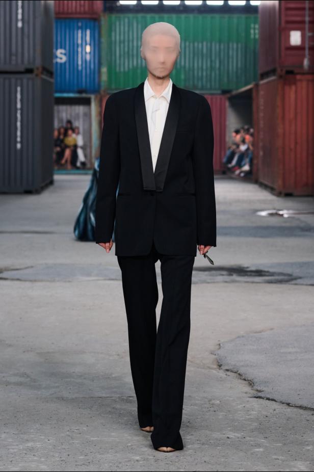 ‏‏Maison Margiela‏ تكشف عن مجموعة خريف وشتاء 2026‏‏ في الصين... رحلة سريالية بين الحرفية ‏العالية وجماليات "القطع المنسية‎"‎