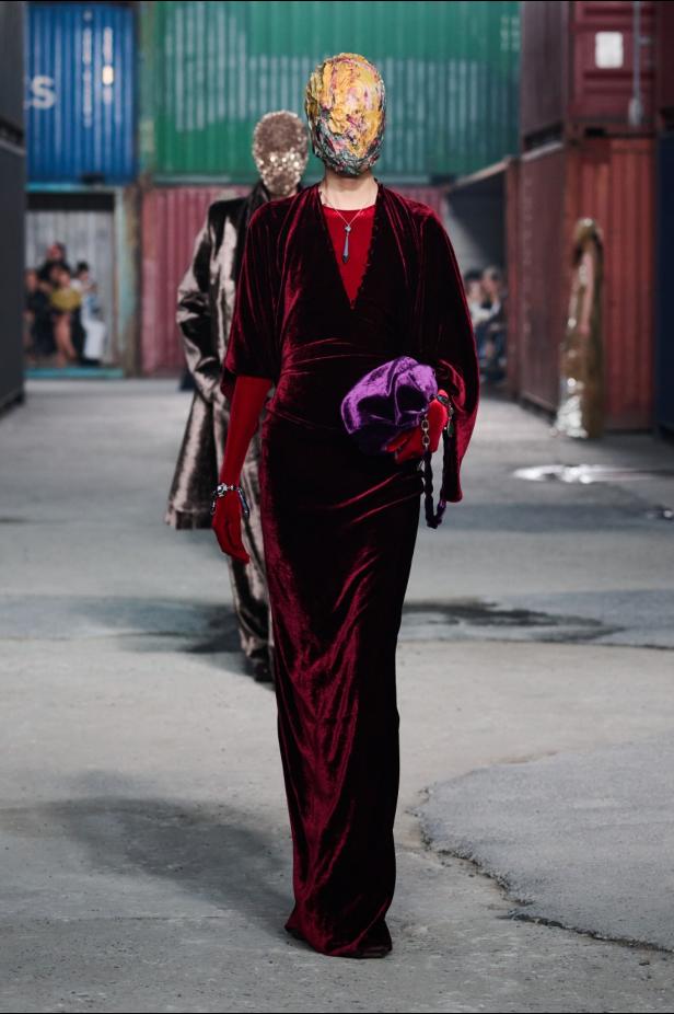 ‏‏Maison Margiela‏ تكشف عن مجموعة خريف وشتاء 2026‏‏ في الصين... رحلة سريالية بين الحرفية ‏العالية وجماليات "القطع المنسية‎"‎