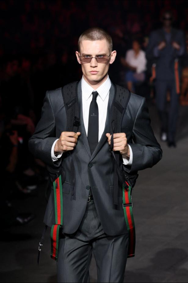 ديمنا يجتاح "تايمز سكوير" في عرض مميّز لمجموعة ‏Gucci Cruise 2027‎