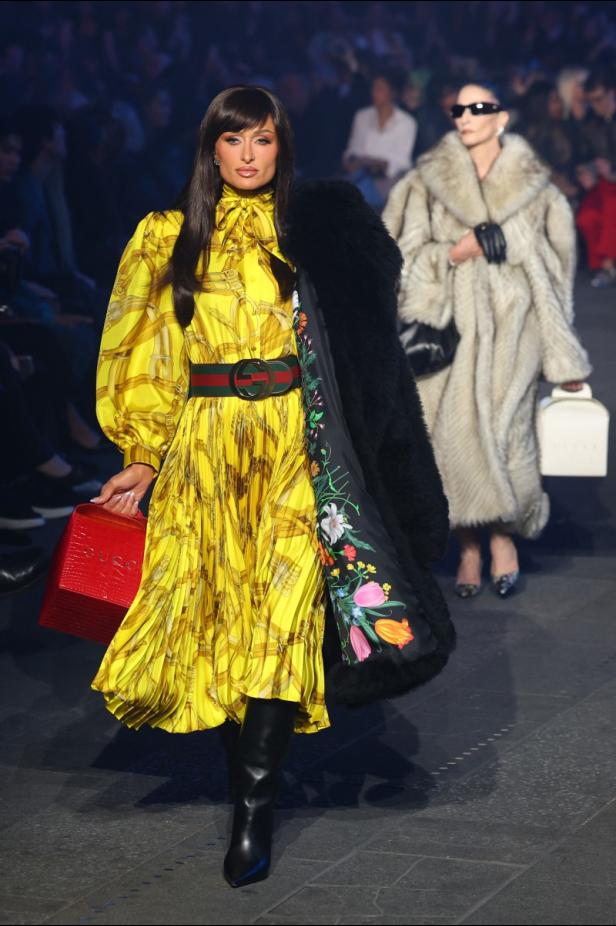 ديمنا يجتاح "تايمز سكوير" في عرض مميّز لمجموعة ‏Gucci Cruise 2027‎