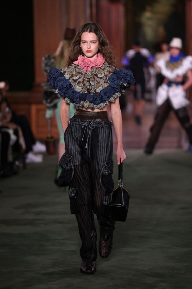 مجموعة Louis Vuitton كروز 2027..حين يتحوّل التاريخ إلى مادة حيّة للحاضر